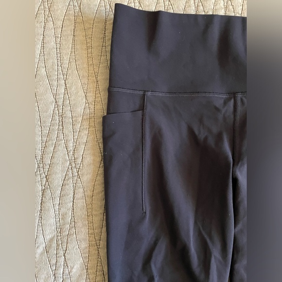 Athleta Salutation Stash Pocket Navy Blue Capri Leggings Size S - Picture 8 of 9